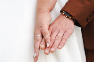 mariage, mains alliances